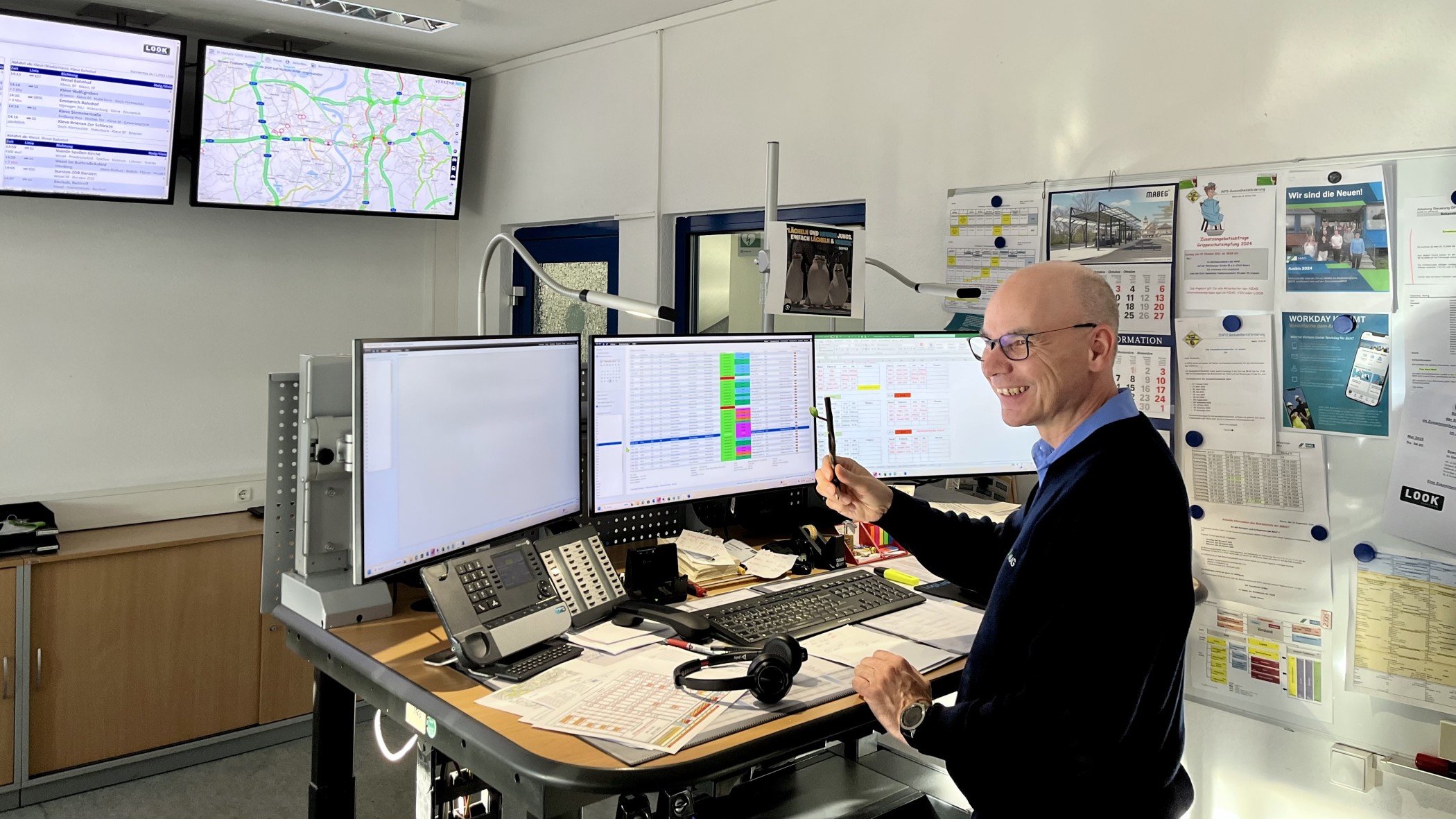 Verkehrsmeister Georg Stefanski in der NIAG-Leitstelle.